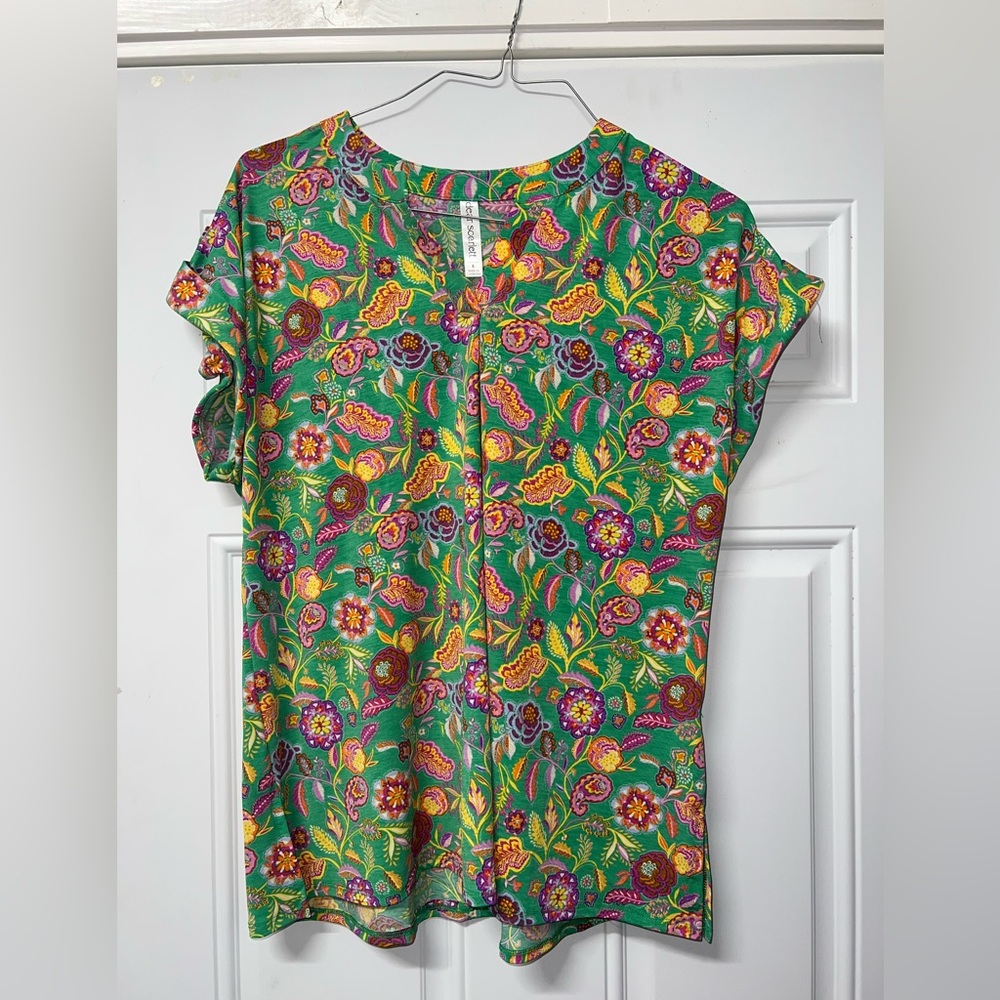Dear  Scarlett short sleeve wrinkle free top